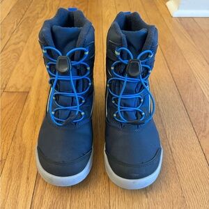 Merrell Snowbank 3.0 kids snow boot. Excellent condition. Sz 4
